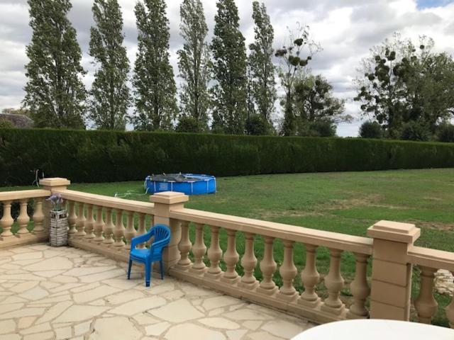 Demeure Des Carila Bed and Breakfast Heudebouville Exteriör bild